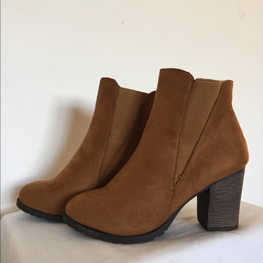🆕  🎁 💝 Ladies bootie Size 9